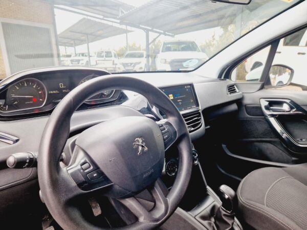 Peugeot 208 - Imagen 8